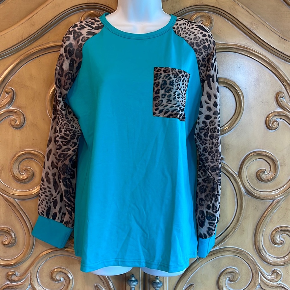 NWT turquoise baseball style leopard tee